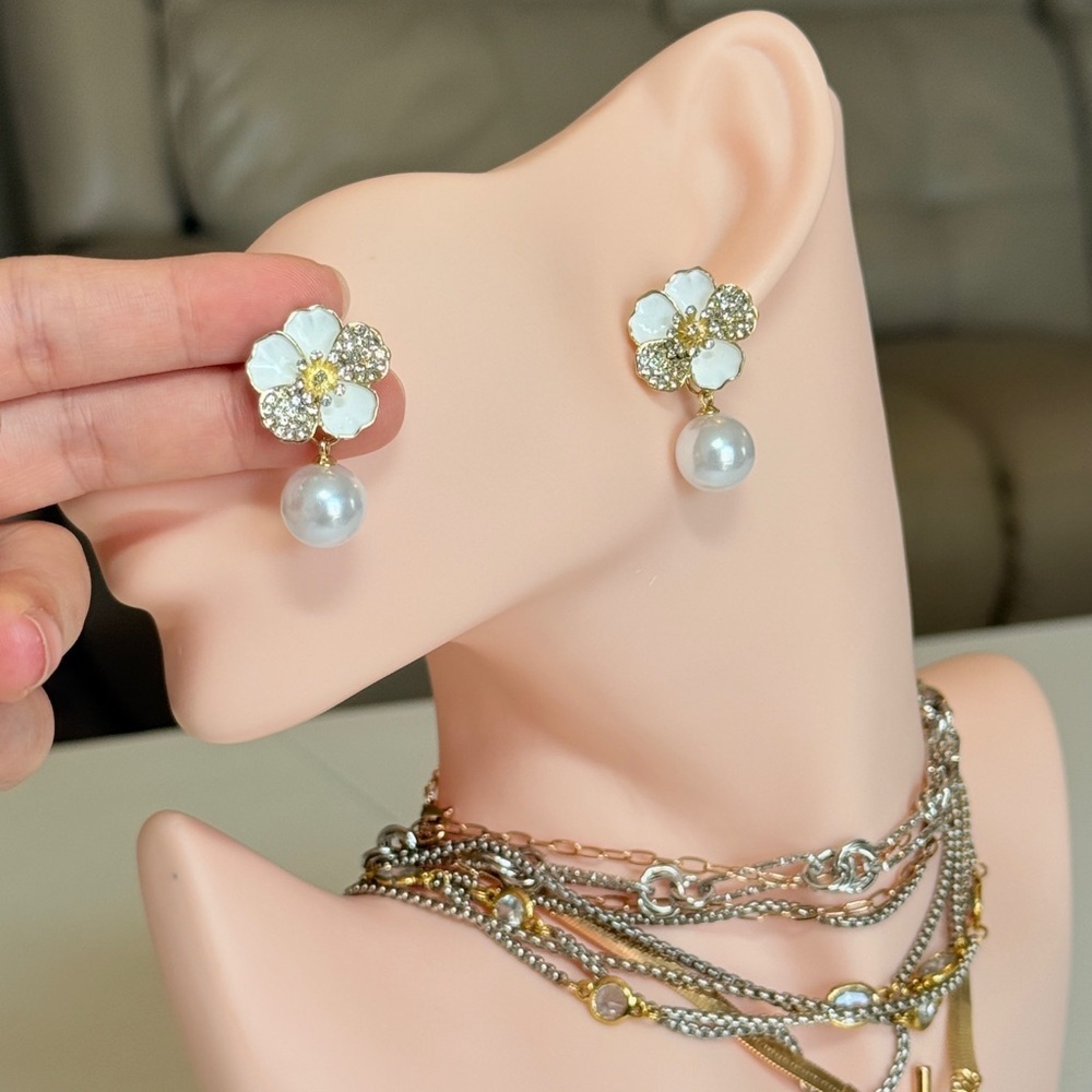 Elegant Pearl Drop Flower Earrings - White and Gold - Picture 8 of 10